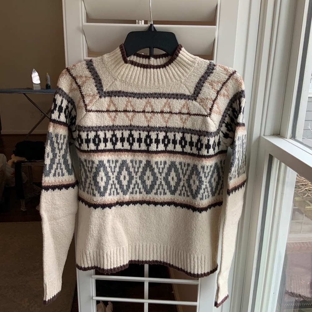 American Eagle Outfitters sweater
